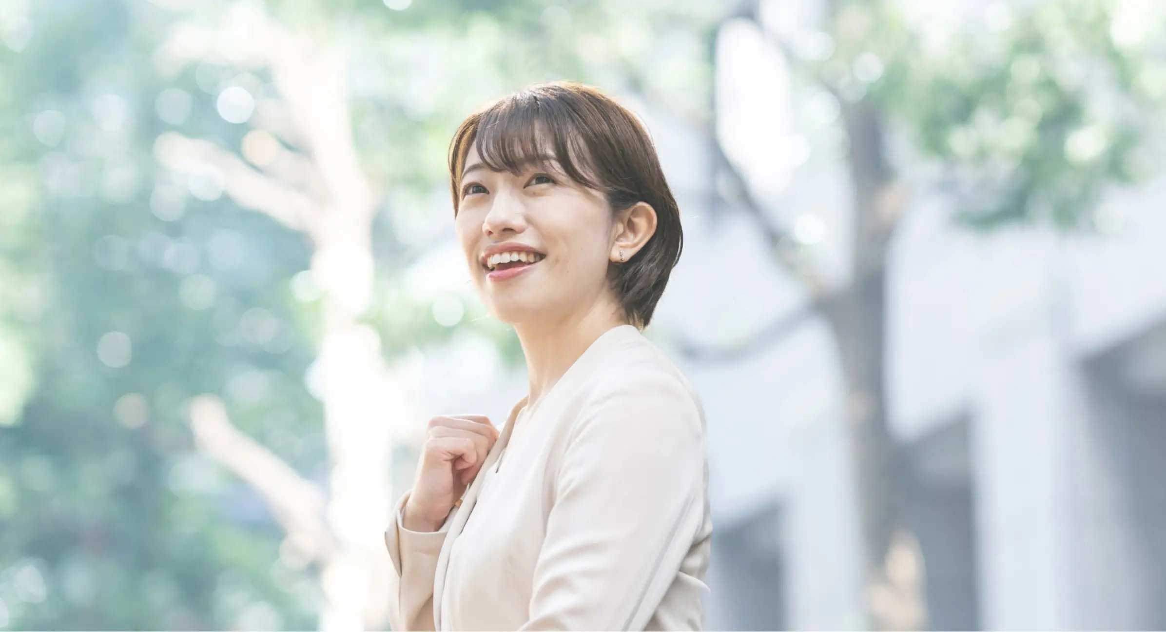 笑顔の女性の画像